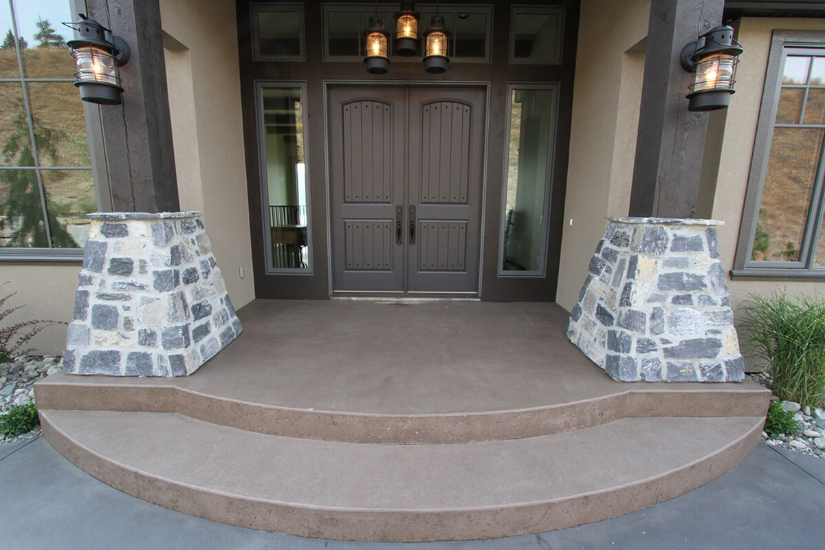 Concrete entryway steps