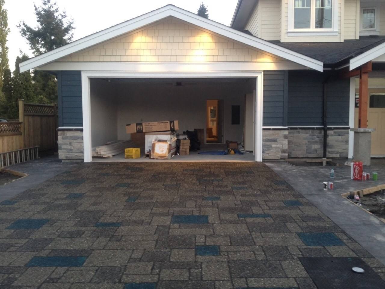 Coloured exposed aggregate concrete