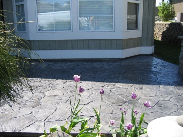 Random stone stamped patio